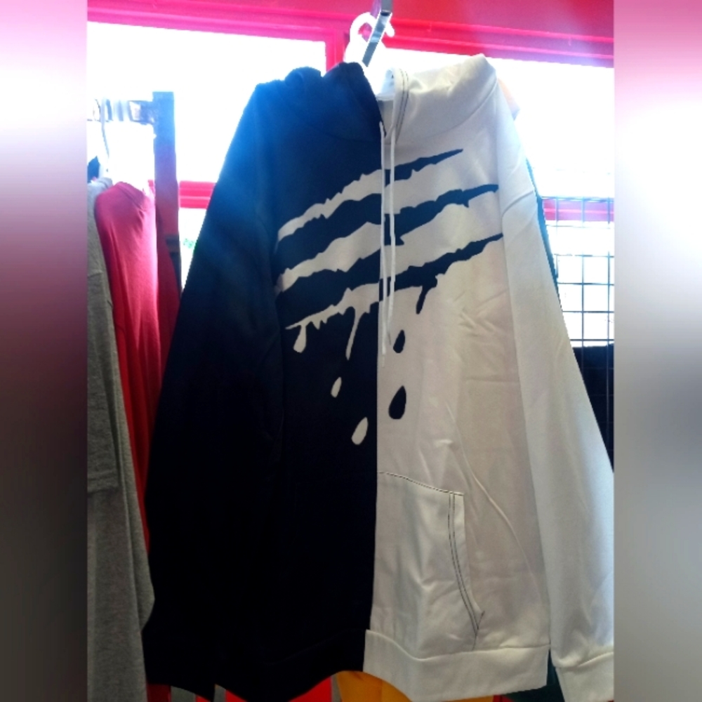 NWT BLACK AND WHITE DRIP PULLOVER HOODIE SIZE LARGE